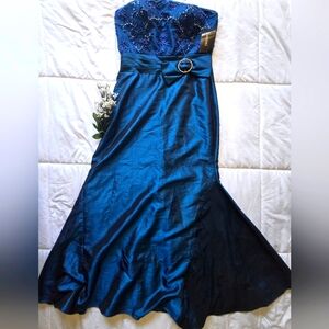 NWT Blue Strapless Beaded Sleeveless Formal Long Gown for Prom/Weddings Size 14